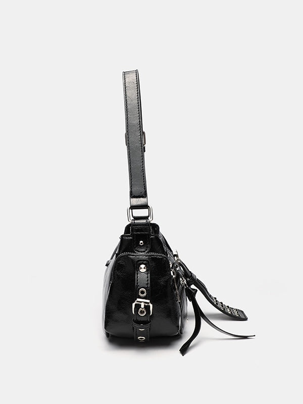 Bolso bandolera con remaches para el día a día