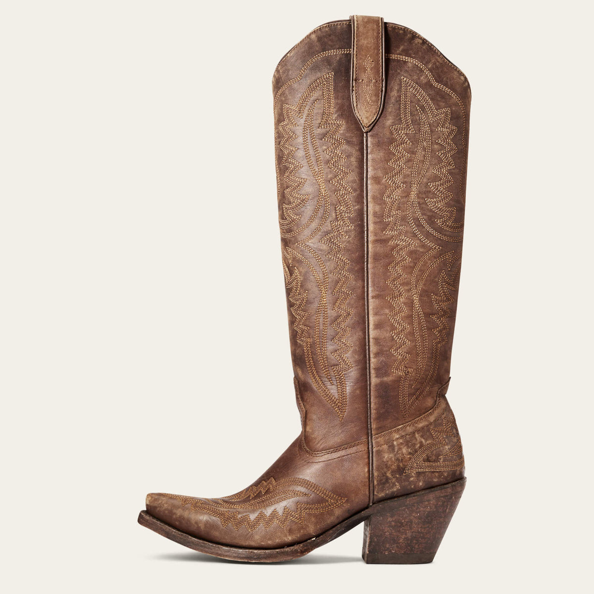 Botas camperas bordadas de puntera en punta