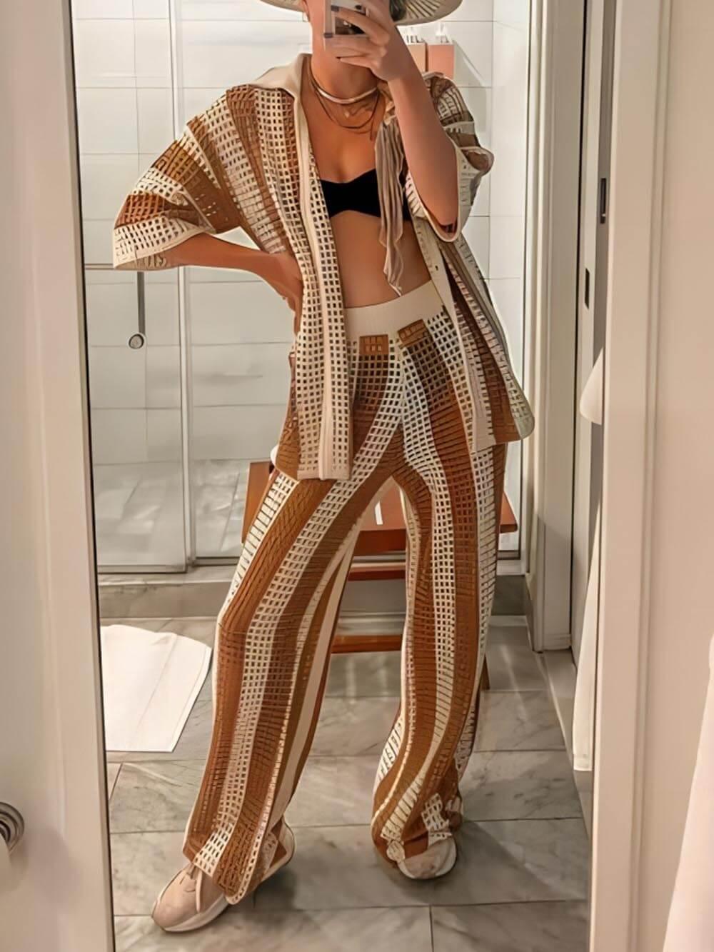 Conjunto de camisa a rayas con escote en pico y calados y pantalón ancho
