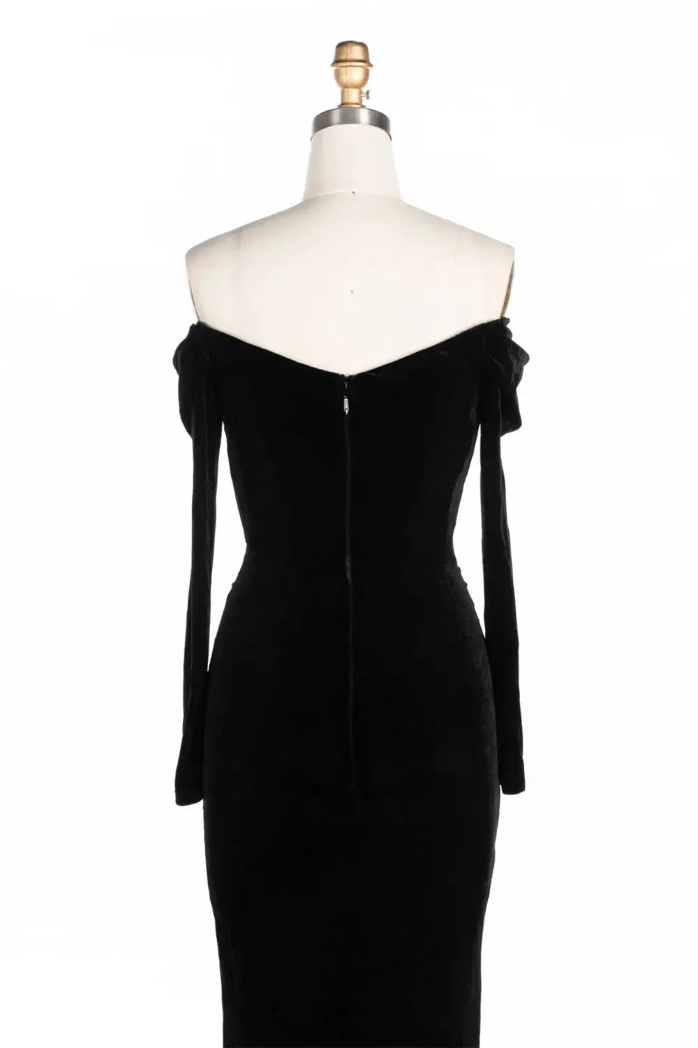 Vestido largo negro de terciopelo con hombros descubiertos, corsé transparente y manga larga