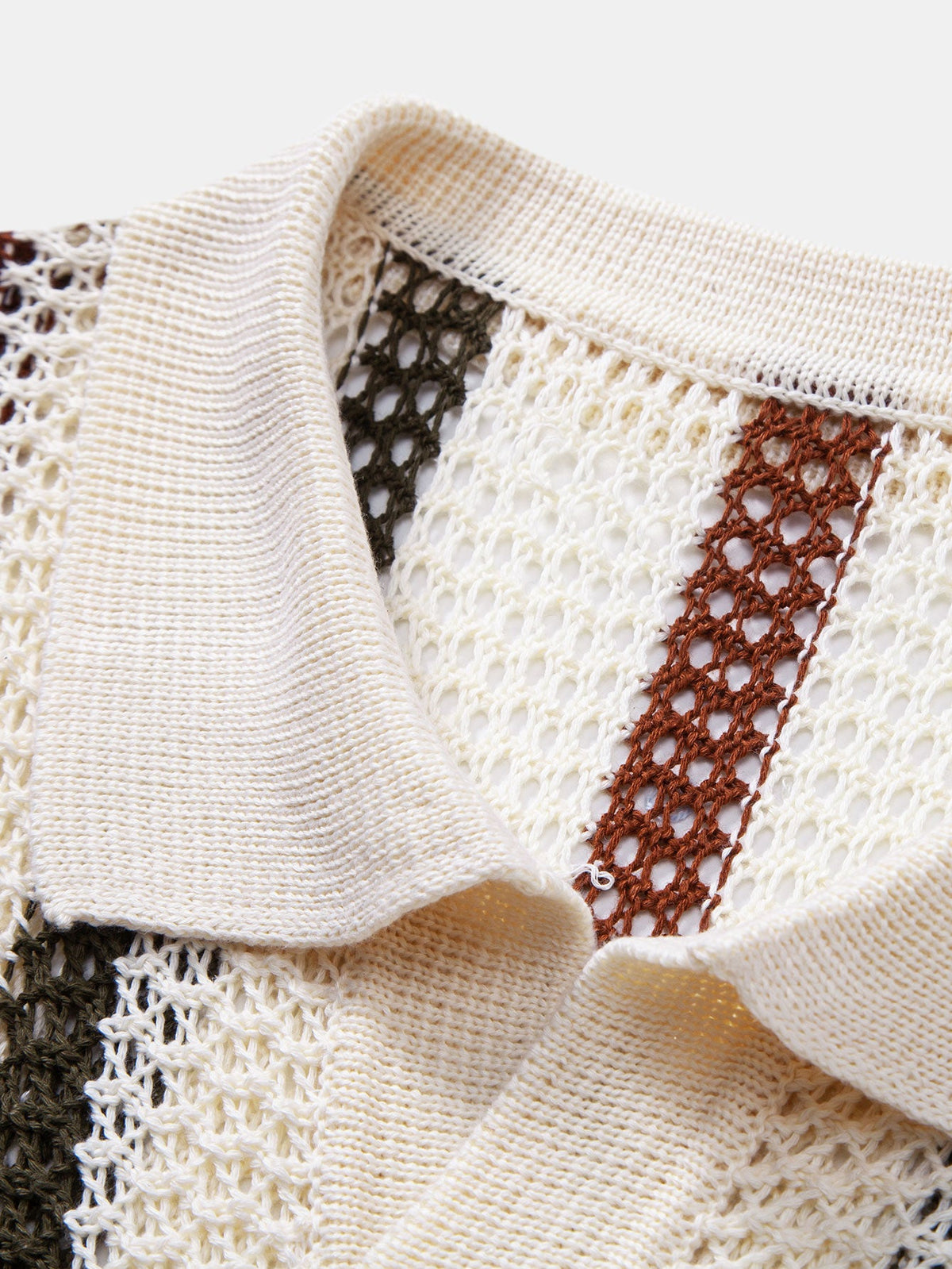 Polo de crochet a rayas con cuello en V