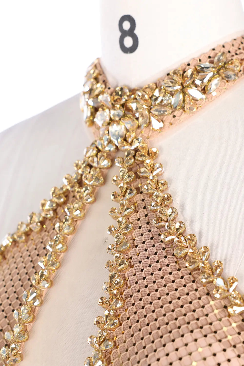 Vestido largo champán halter con abertura