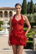 Vestido corto rojo halter ajustado con corsé y rosetas florales 3D