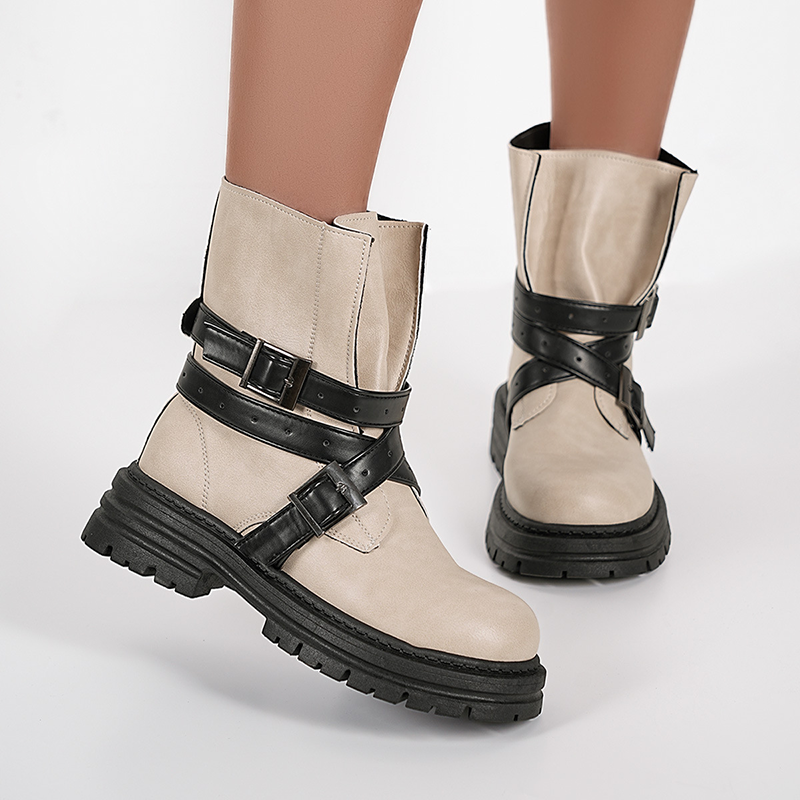 Botas retro con plataforma y tira con hebilla