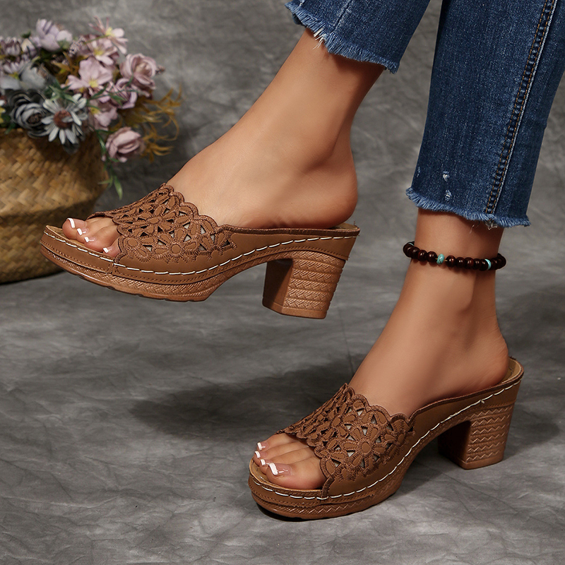 Mules de tacón ancho con plataforma y calados florales