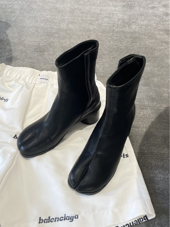Botas Martin de piel auténtica con tacón ancho y media caña