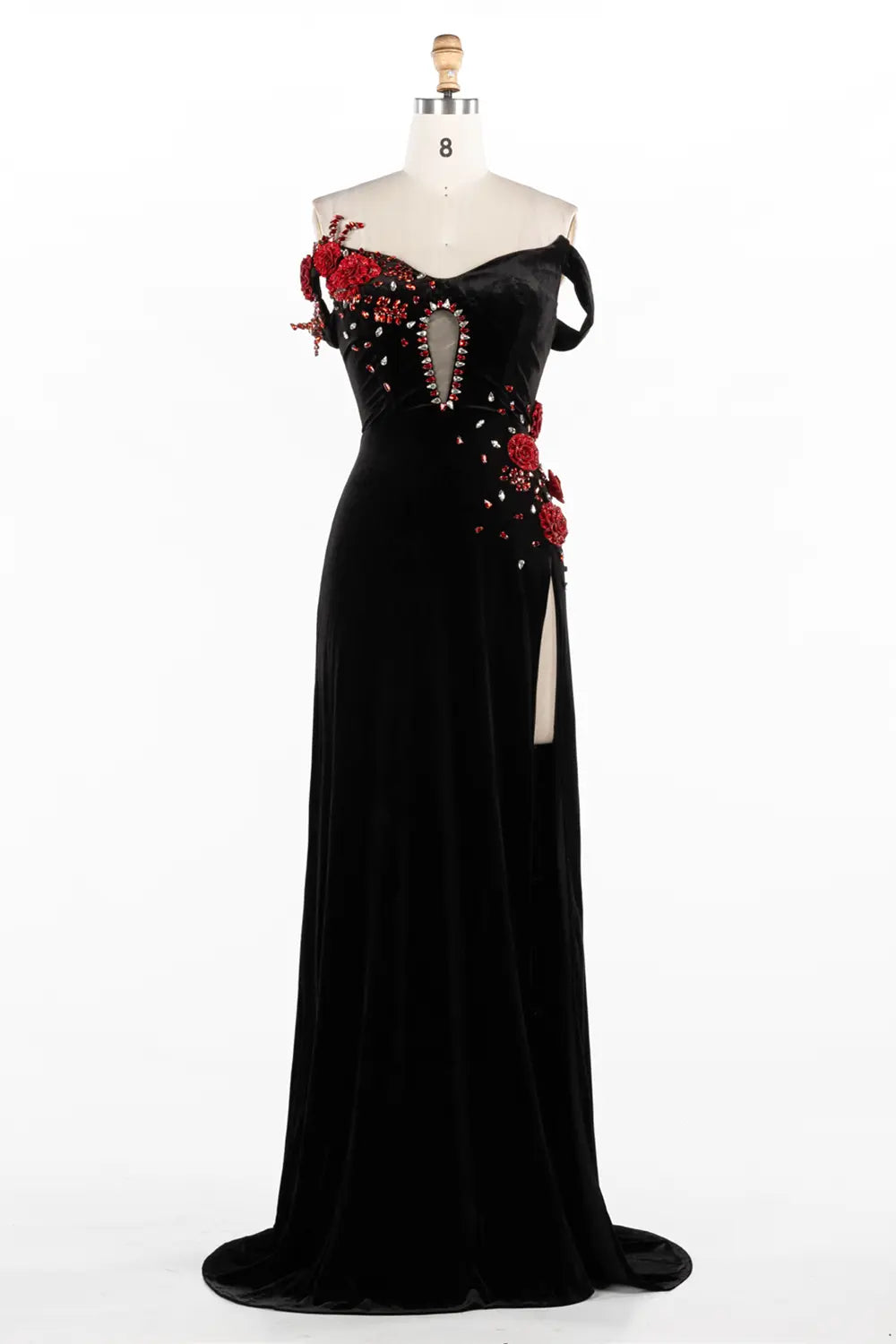 Vestido largo negro de terciopelo con hombros descubiertos, abalorios y abertura
