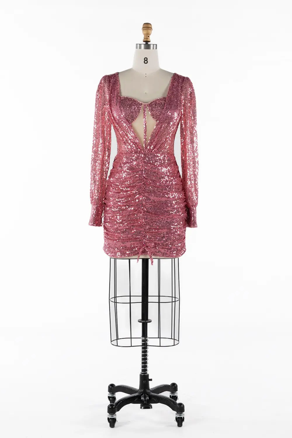 Vestido cóctel corto rosa palo brillante de manga larga fruncido