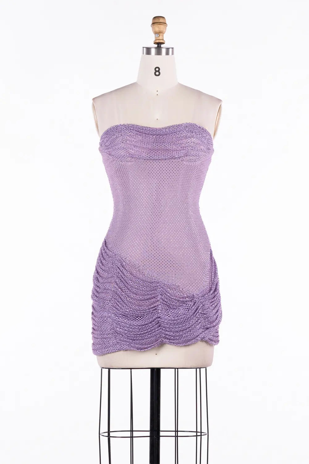 Vestido corto lila de fiesta palabra de honor con malla de cristales fruncida