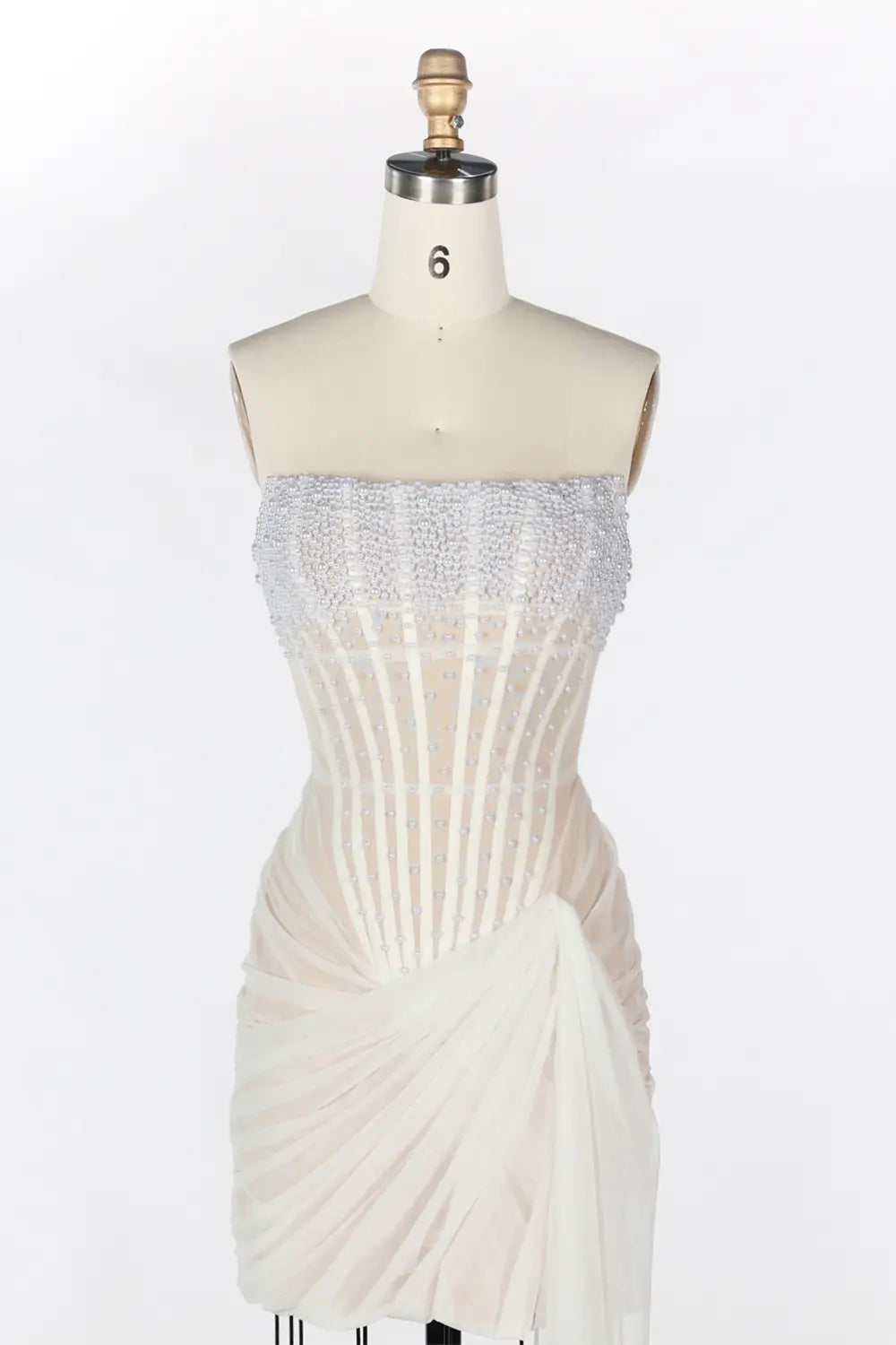 Vestido corto blanco palabra de honor con corsé drapeado y abalorios