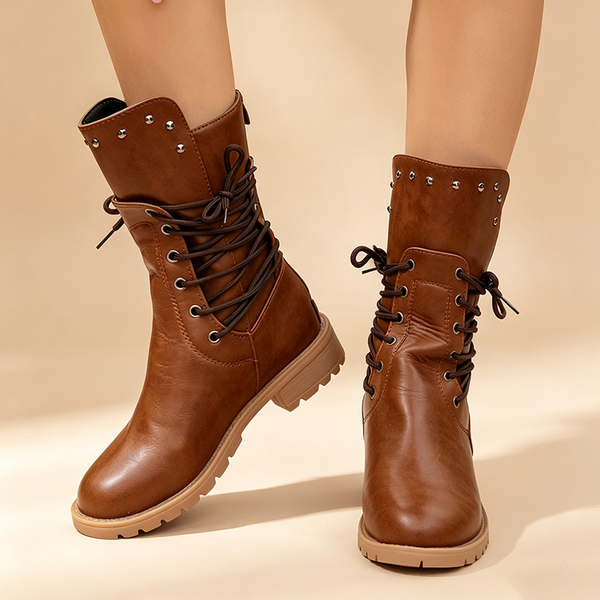 Botas vintage con tachuelas y cordones hasta media pierna