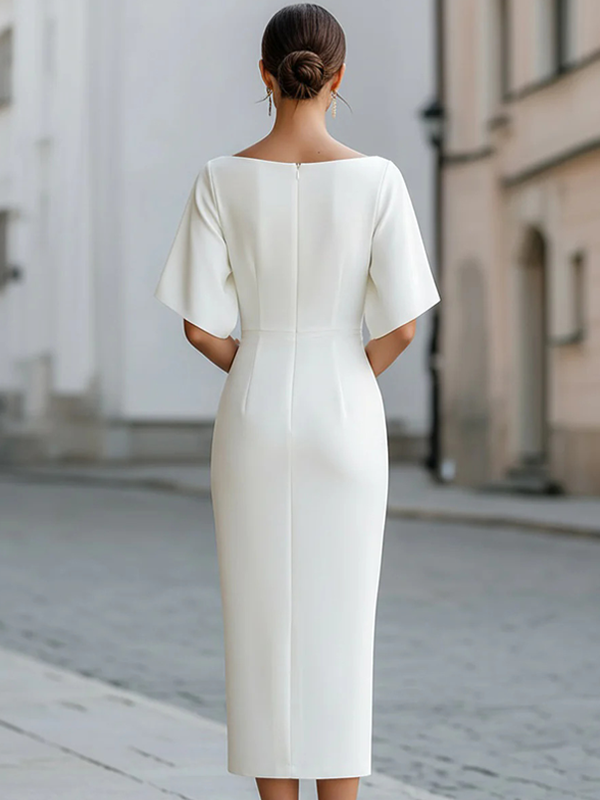 Vestido midi ajustado con cuello barco