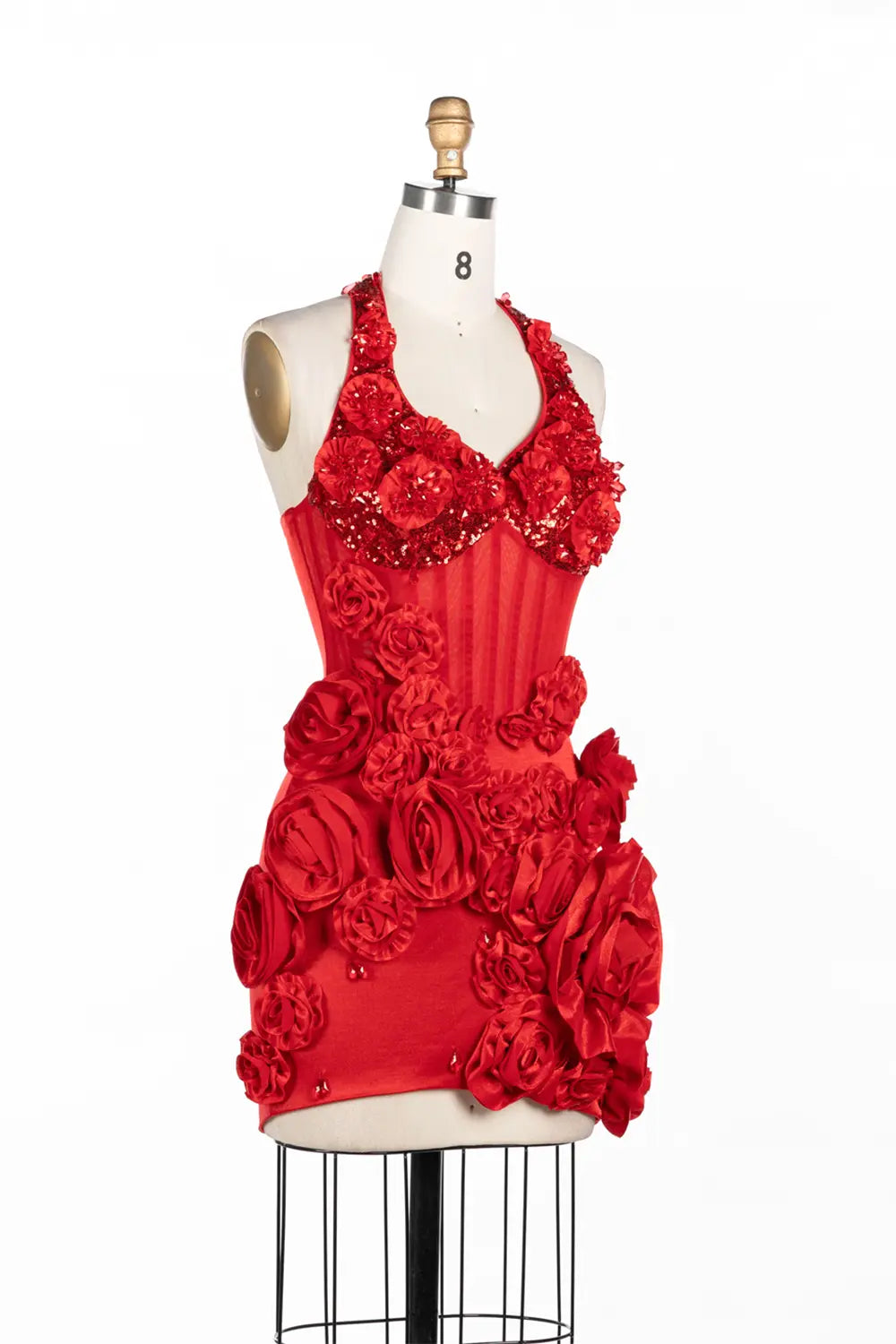 Vestido corto rojo halter ajustado con corsé y rosetas florales 3D