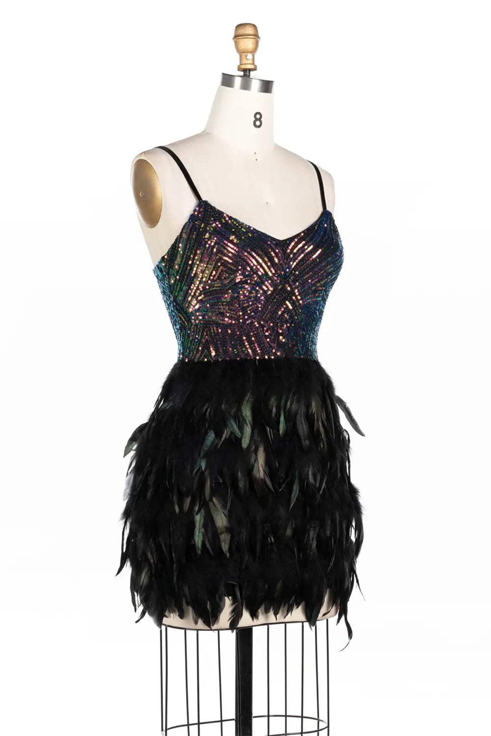 Vestido corto negro de tirantes con corpiño de lentejuelas iridiscentes y plumas