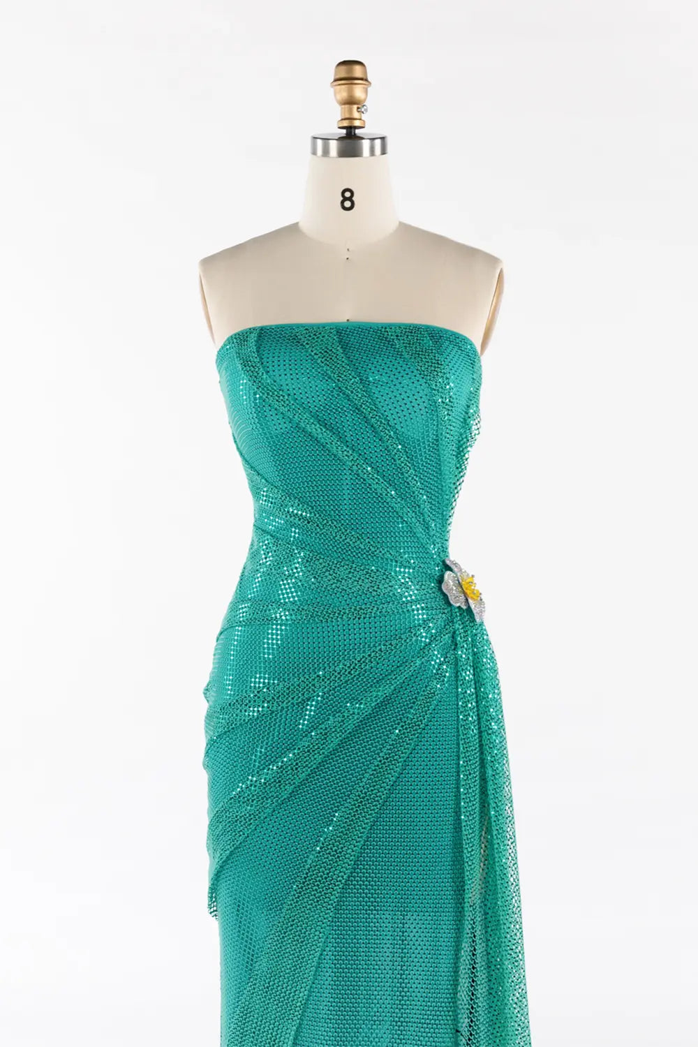 Vestido de noche verde esmeralda palabra de honor con lentejuelas y abertura