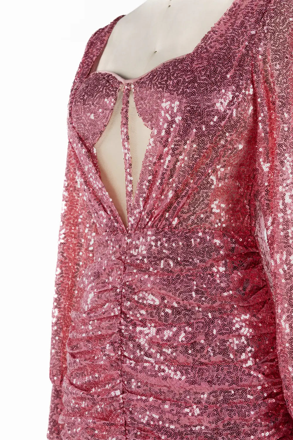 Vestido cóctel corto rosa palo brillante de manga larga fruncido