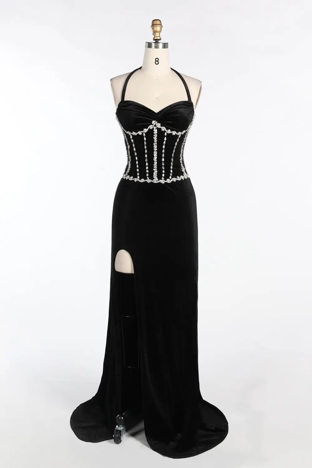 Vestido de noche negro de terciopelo halter con corsé y abertura
