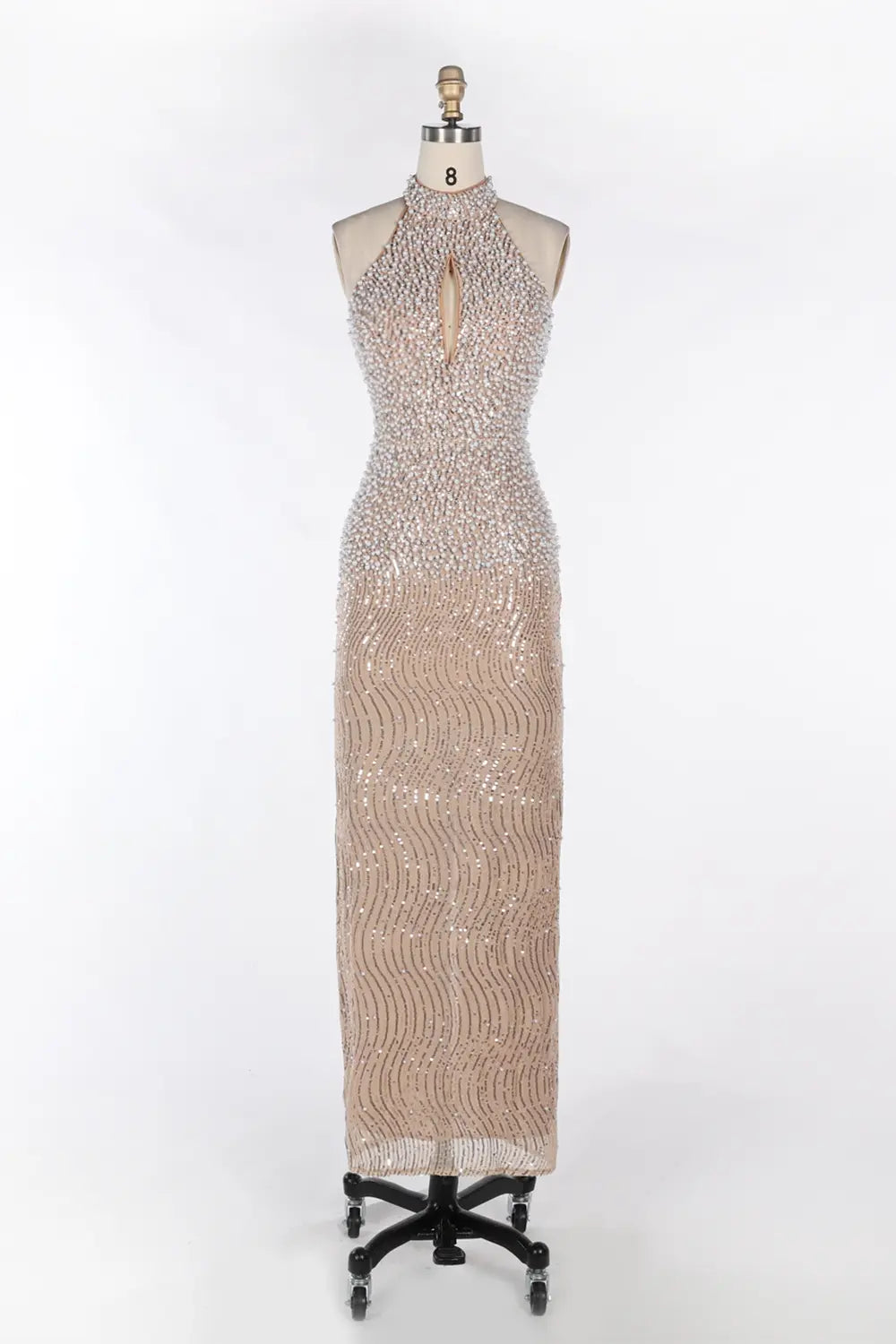 Vestido de noche champán de cuello alto con perlas y lentejuelas