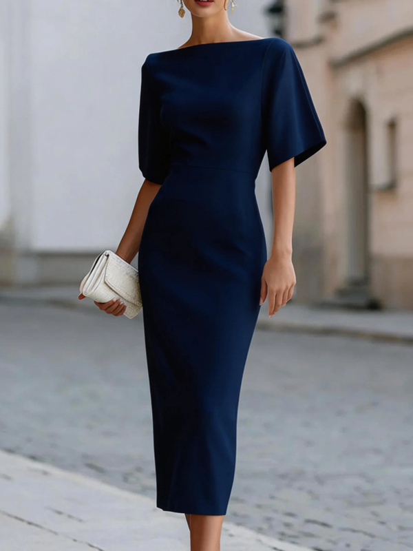 Vestido midi ajustado con cuello barco
