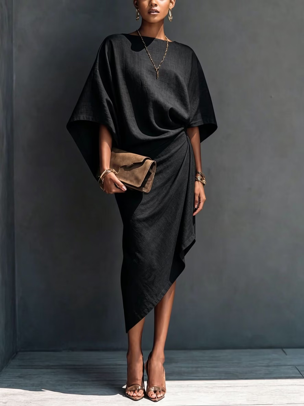 Vestido midi caqui drapeado asimétrico de manga corta
