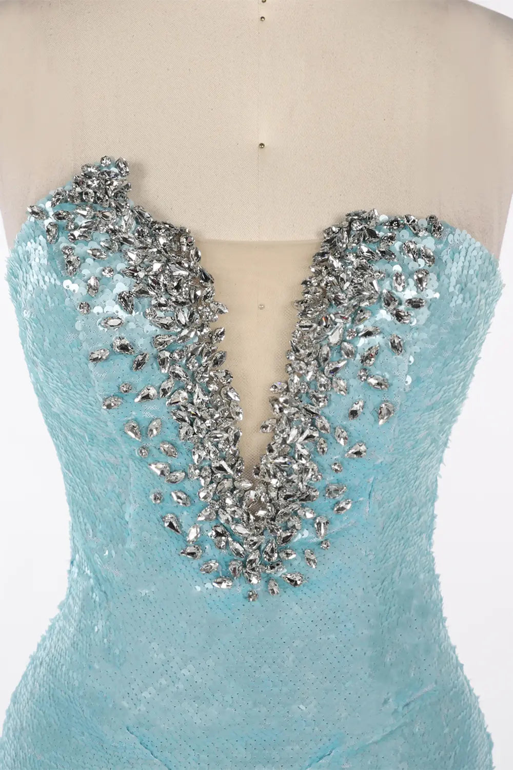 Vestido de noche azul palabra de honor con lentejuelas y abalorios