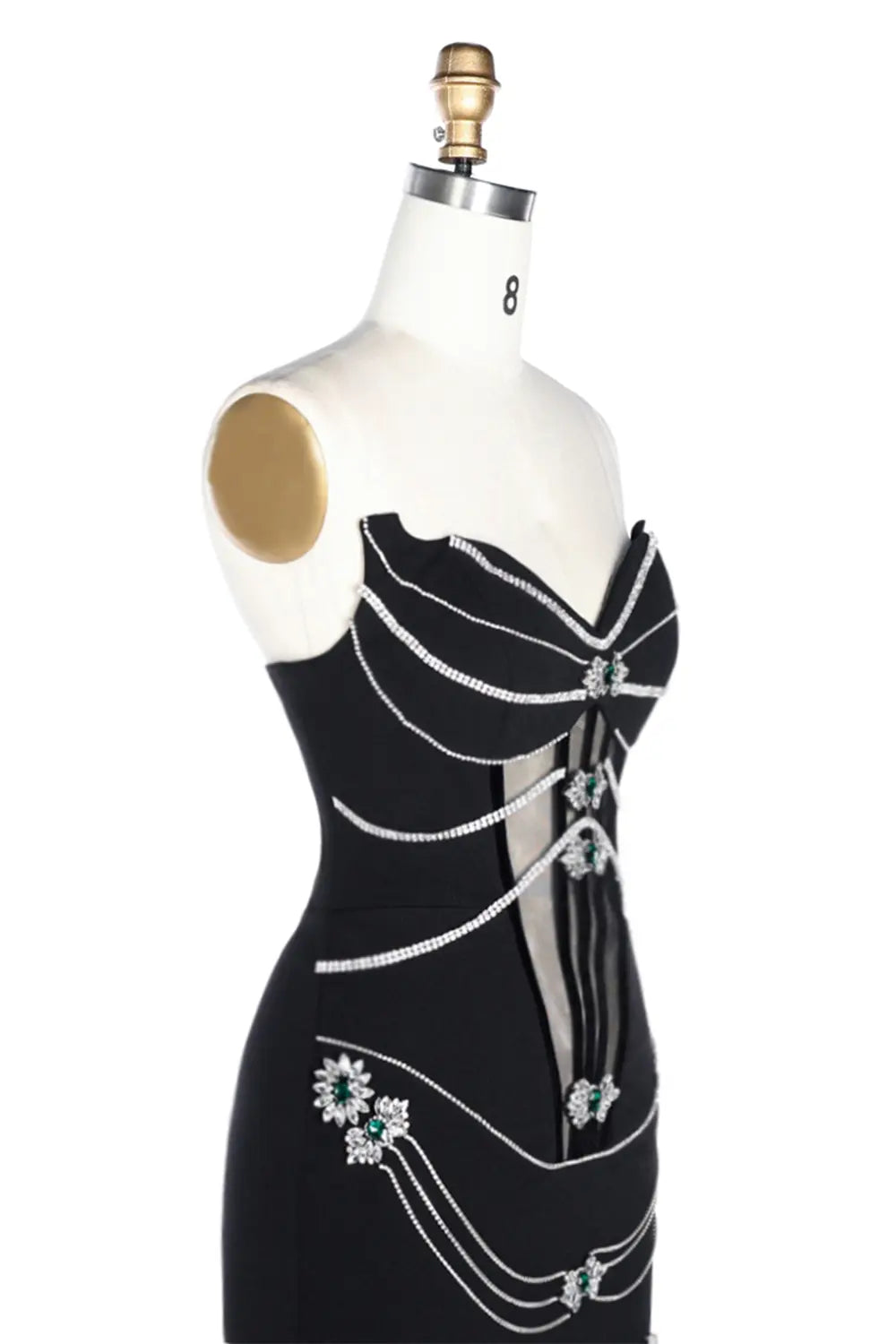 Vestido de noche negro con corsé y cadenas de strass