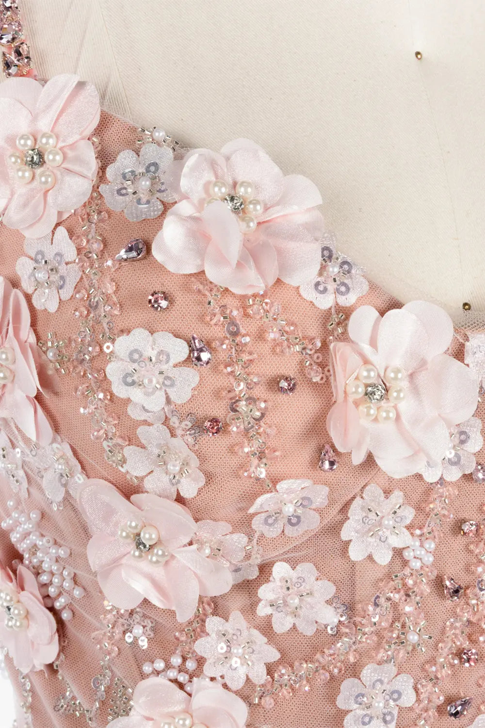 Vestido de noche rosa de sirena con tul y flores 3D