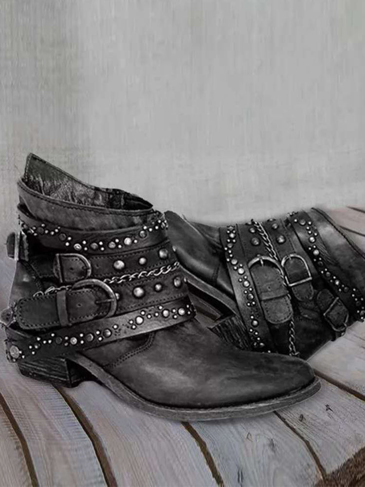 Botines vintage lavados con hebillas y tachuelas