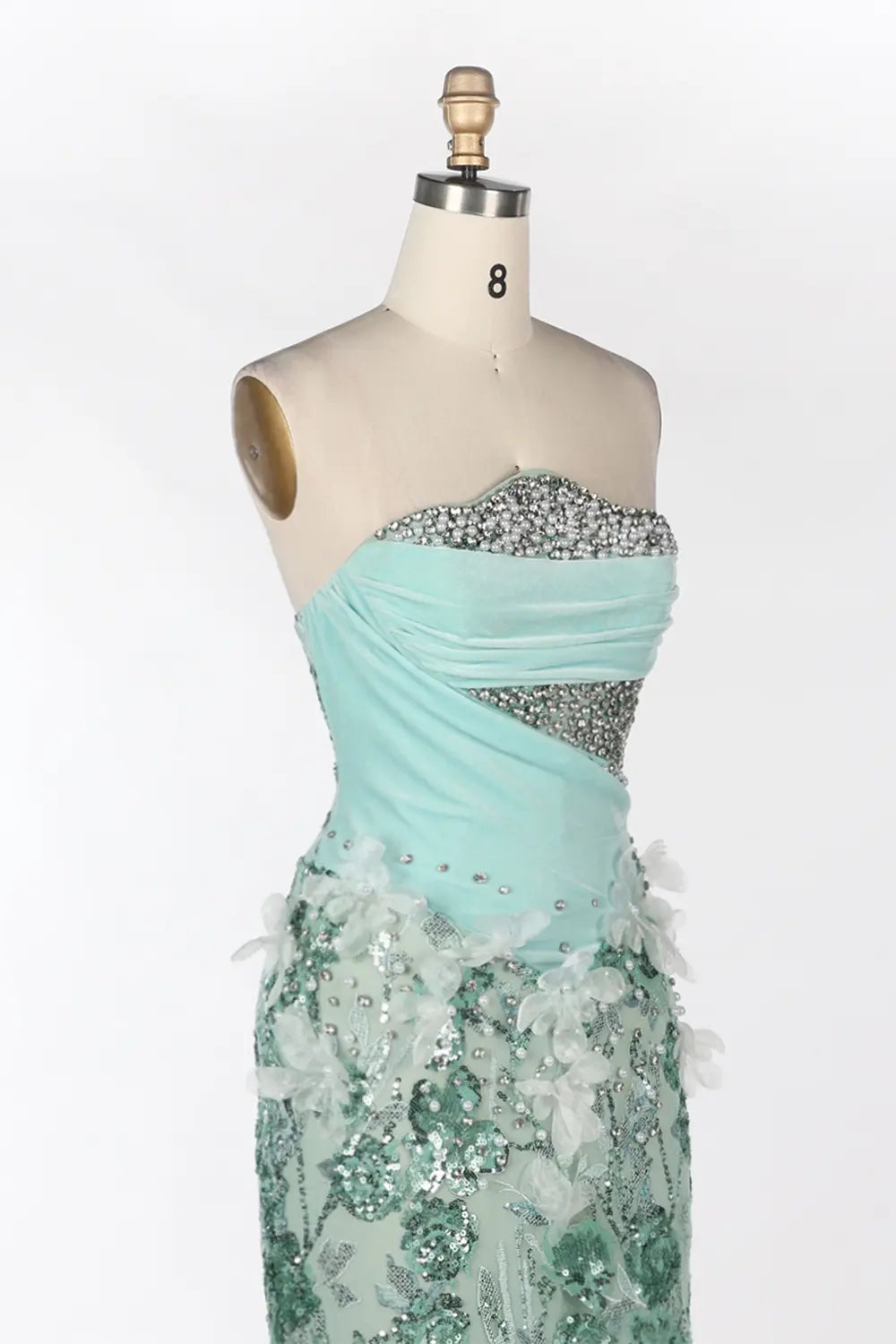 Vestido de noche verde palabra de honor con lentejuelas y flores