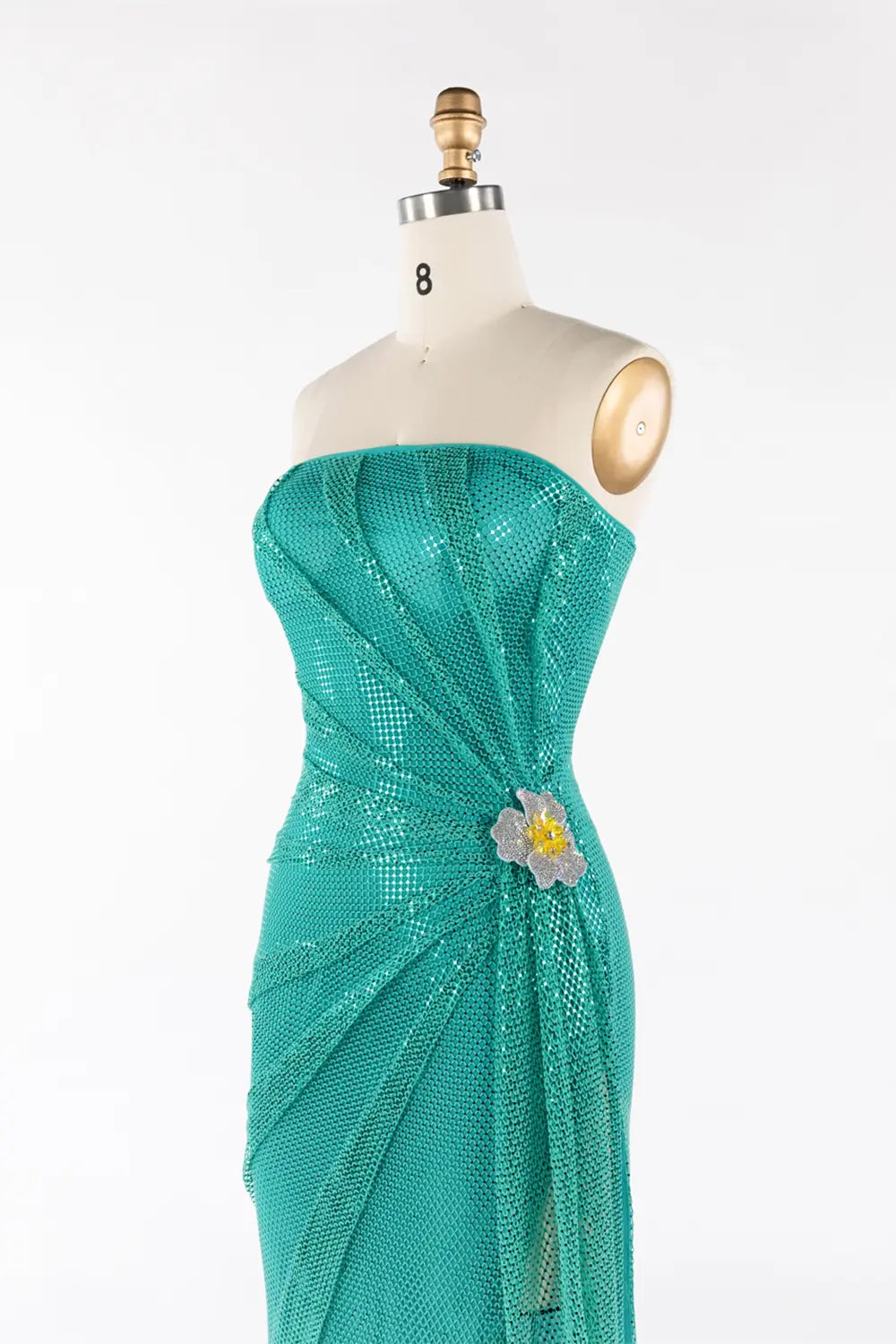 Vestido de noche verde esmeralda palabra de honor con lentejuelas y abertura