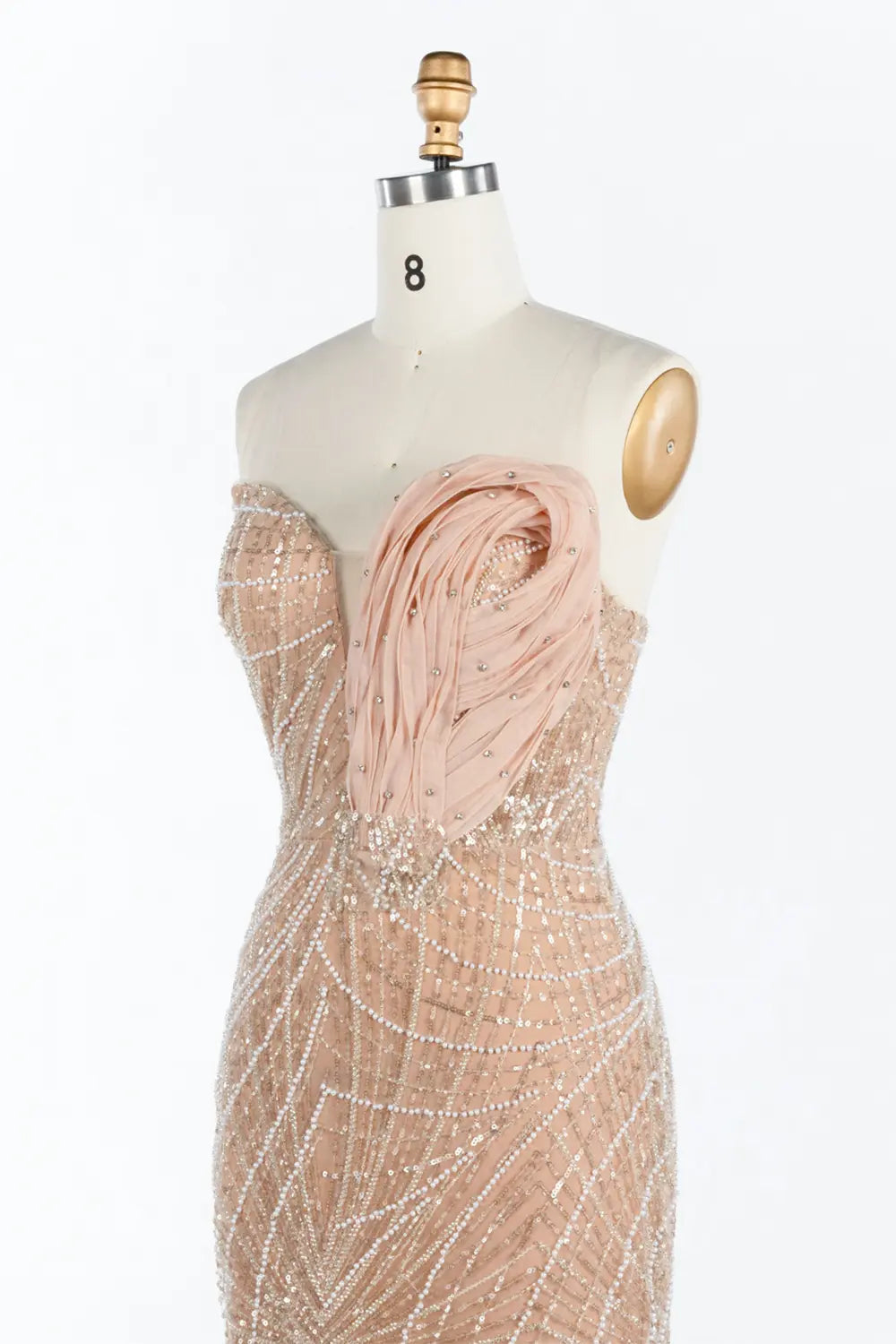 Vestido de noche champán palabra de honor con lentejuelas y abertura