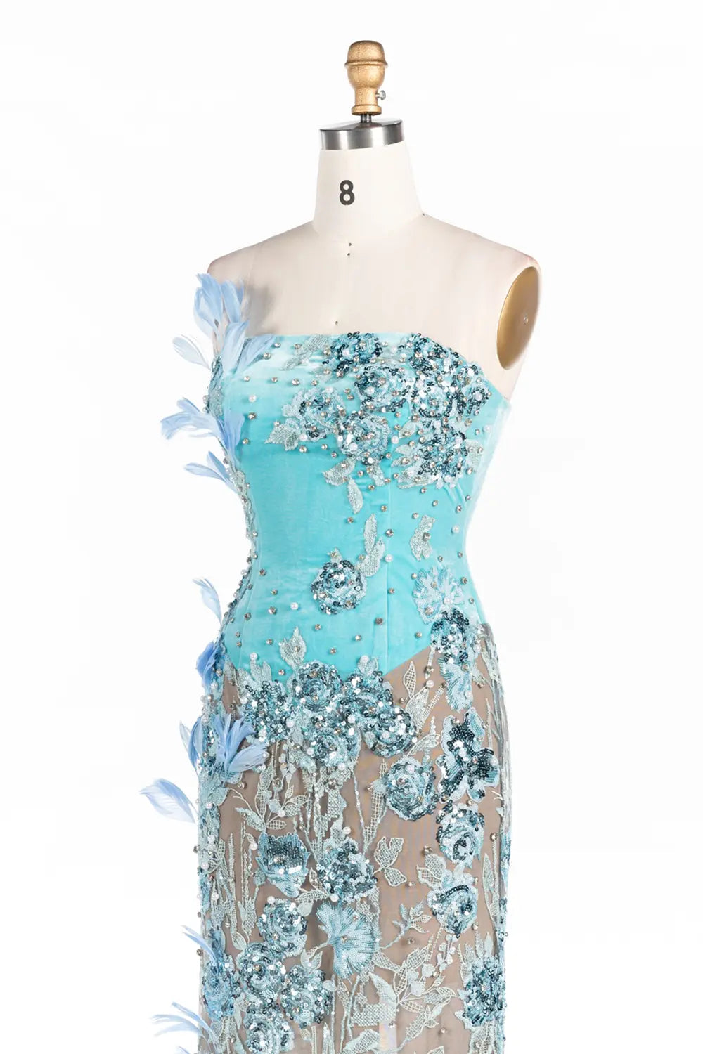 Vestido largo azul palabra de honor con lentejuelas y plumas