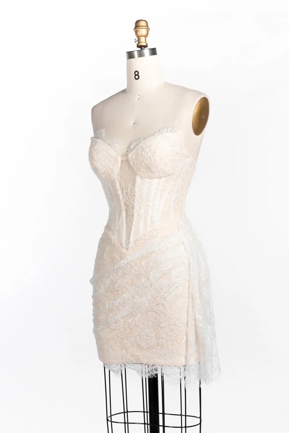 Vestido corto blanco nude palabra de honor con corsé de encaje