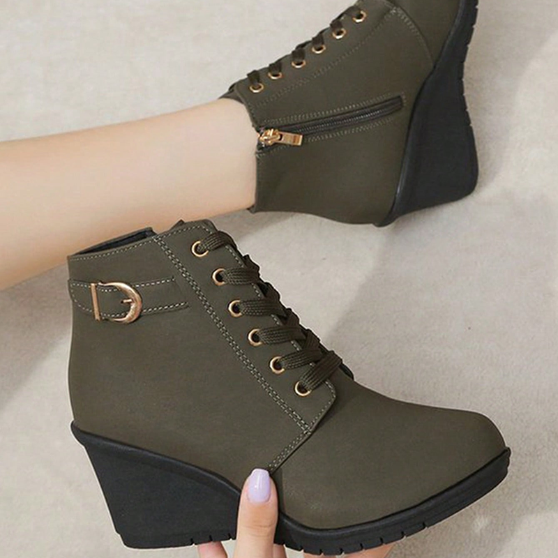 Botines con cuña, cordones y cremallera lateral