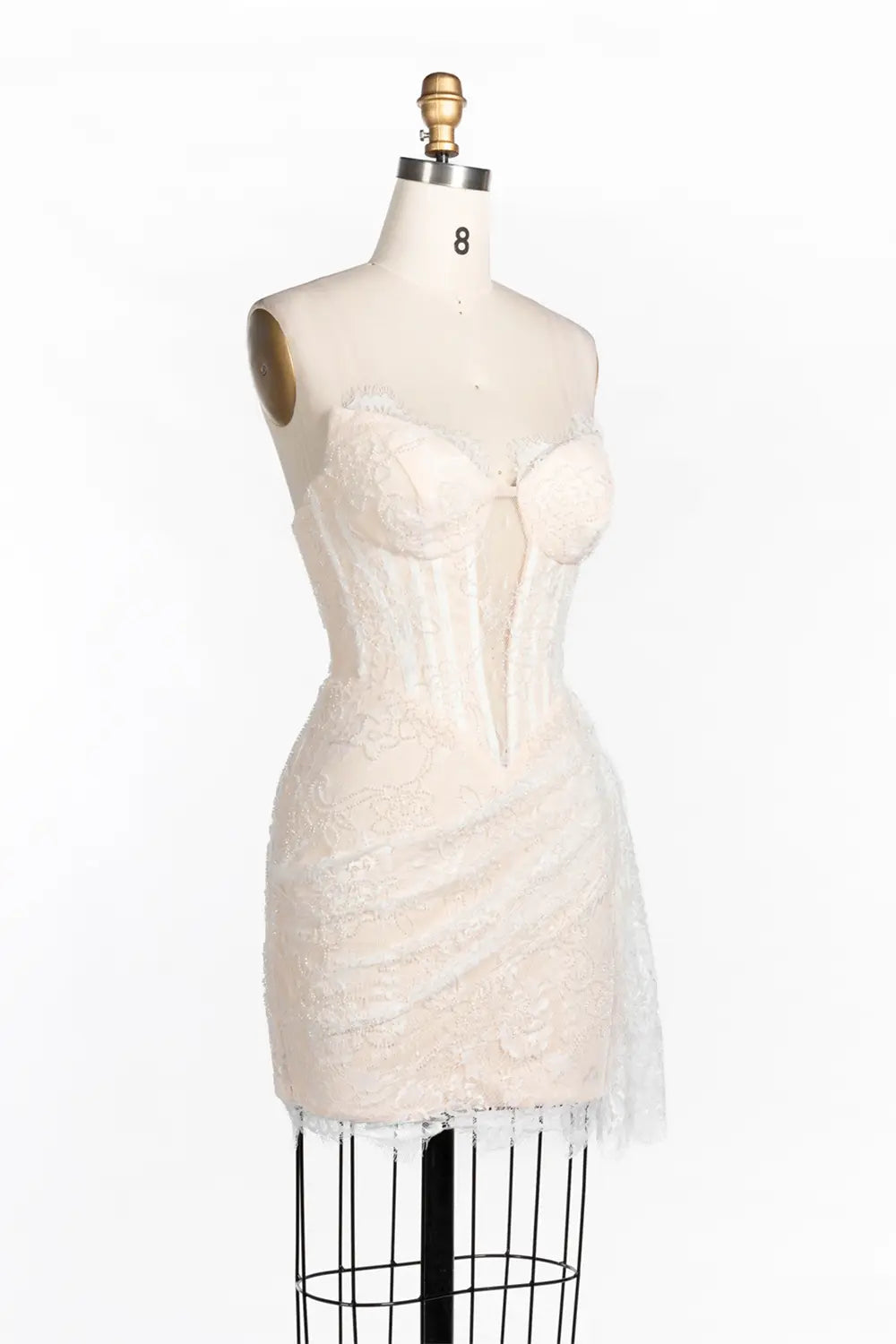 Vestido corto blanco nude palabra de honor con corsé de encaje