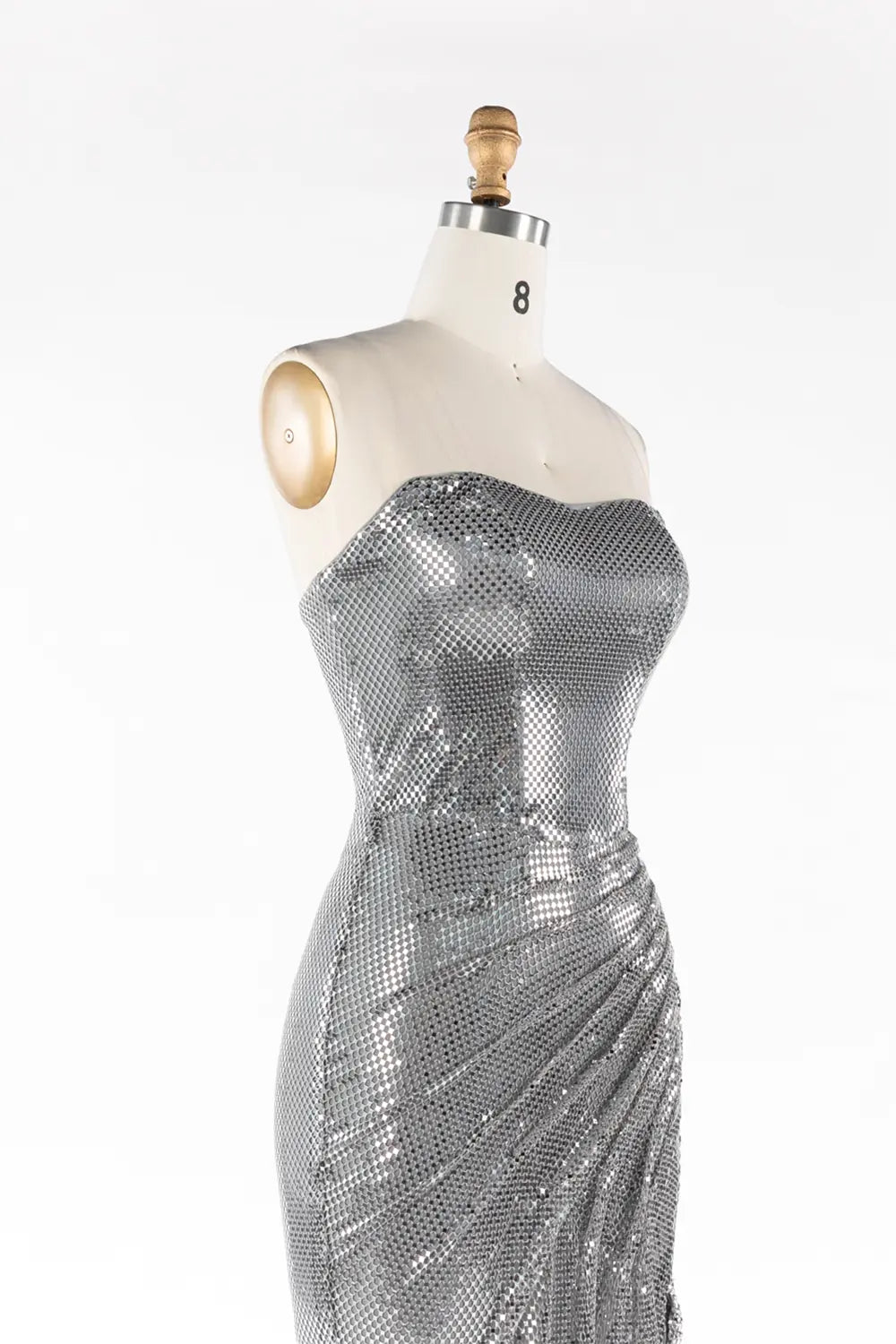 Vestido de noche plateado palabra de honor fruncido con lentejuelas y abertura