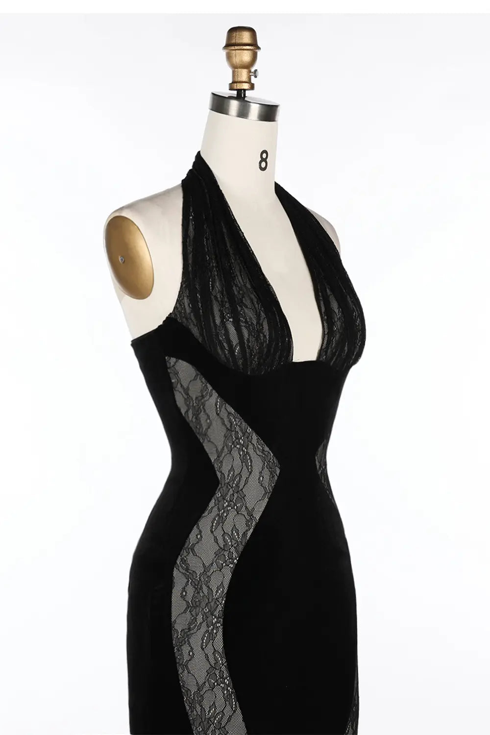 Vestido de noche negro halter de terciopelo con transparencias