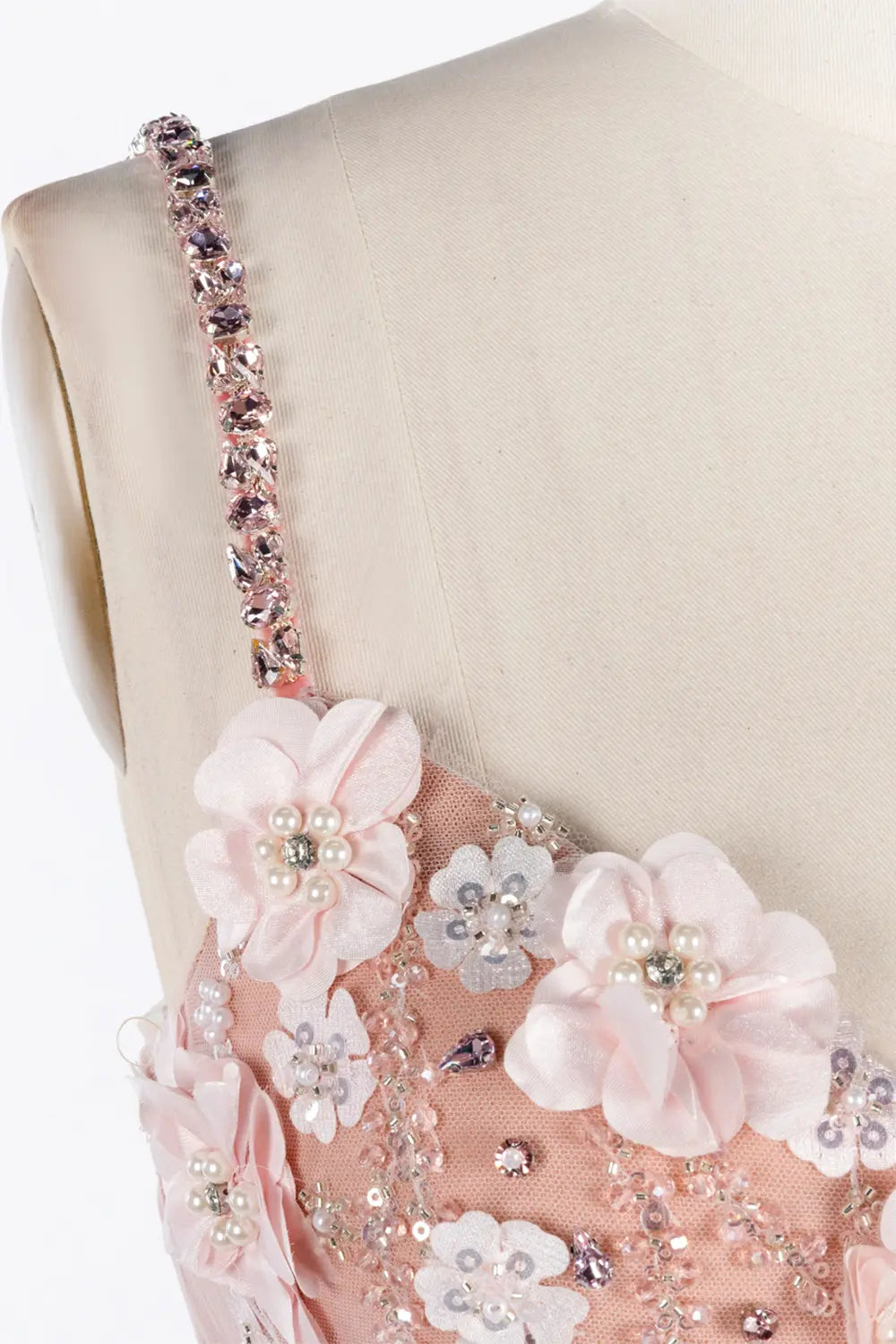 Vestido de noche rosa de sirena con tul y flores 3D