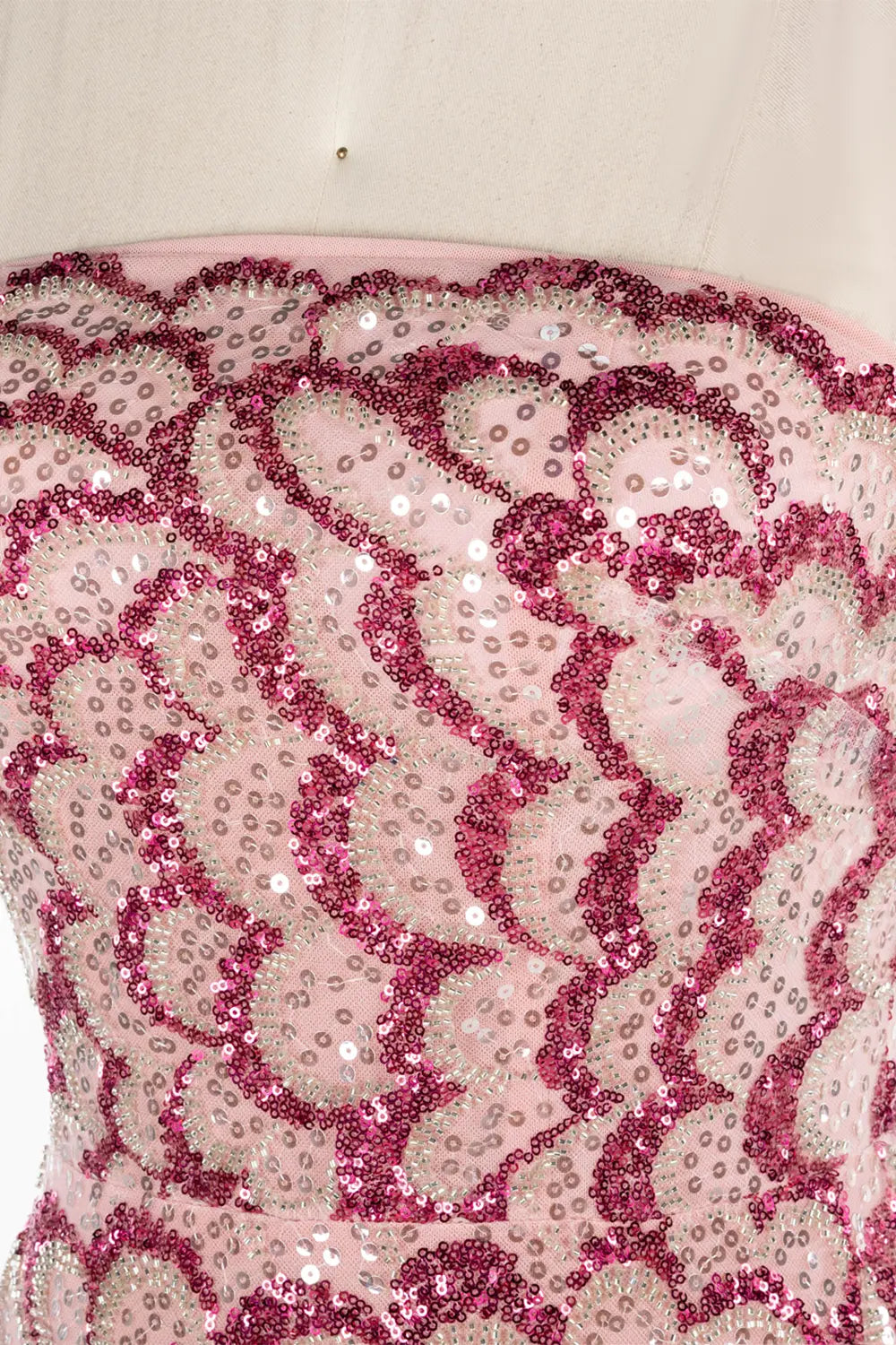 Vestido largo rosa de sirena palabra de honor con lentejuelas efecto escamas