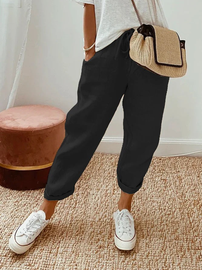 Pantalón casual de color liso con bolsillos laterales y cordón
