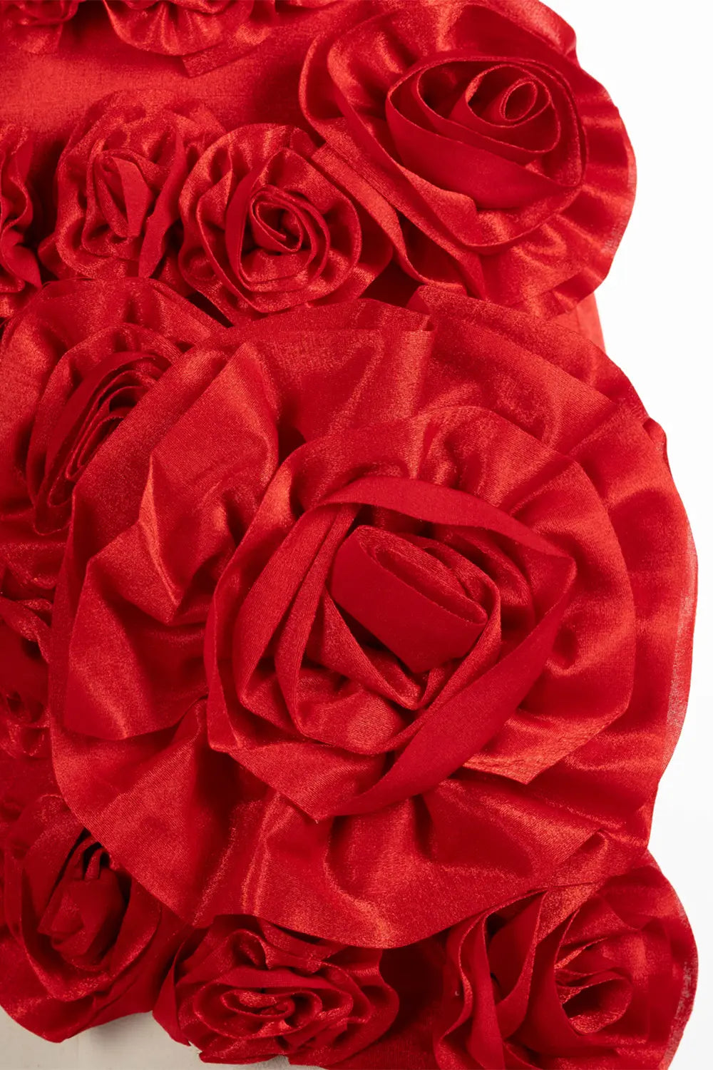 Vestido corto rojo halter ajustado con corsé y rosetas florales 3D