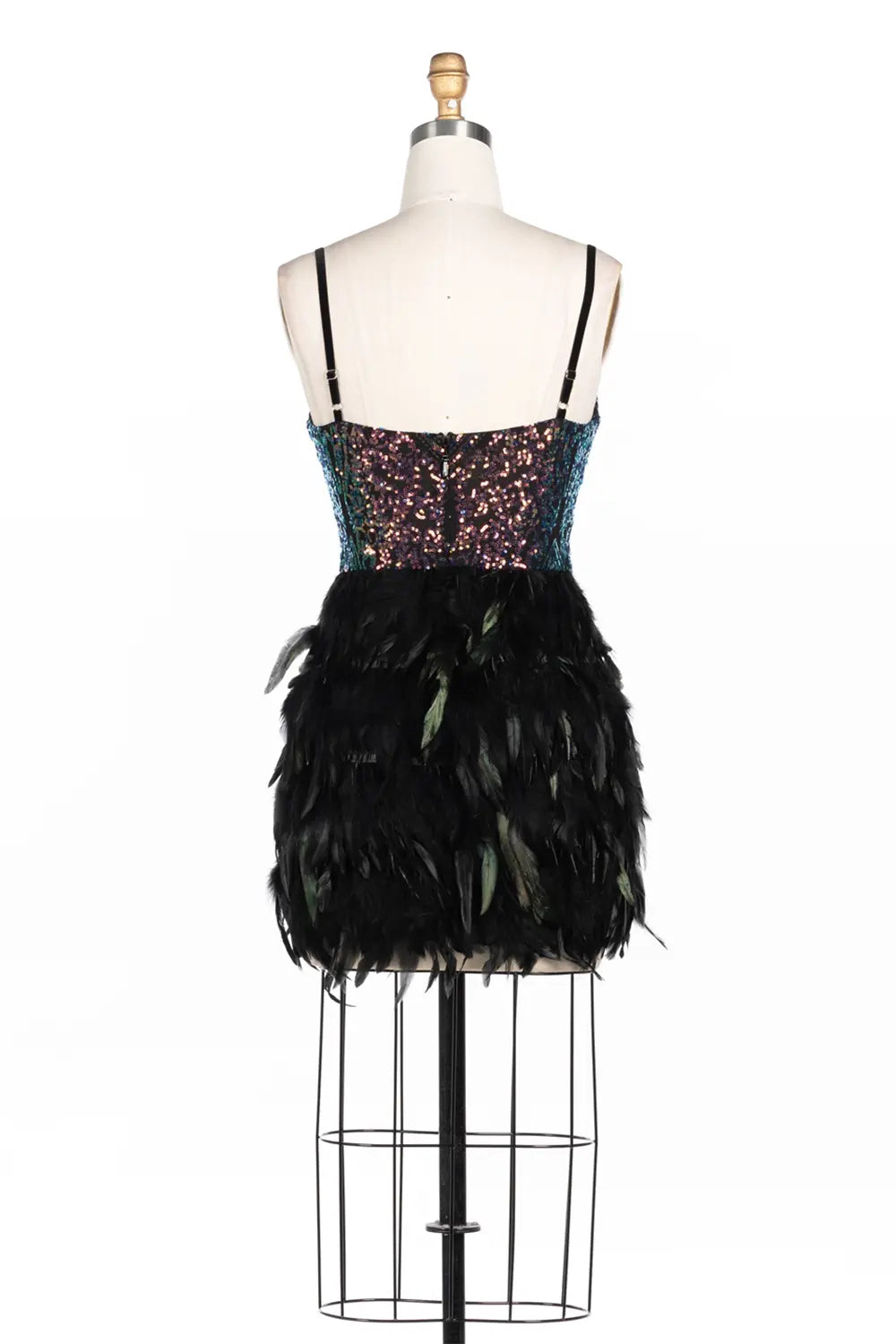 Vestido corto negro de tirantes con corpiño de lentejuelas iridiscentes y plumas