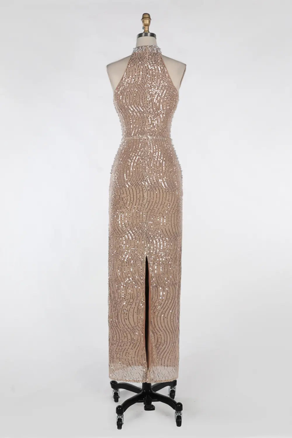Vestido de noche champán de cuello alto con perlas y lentejuelas
