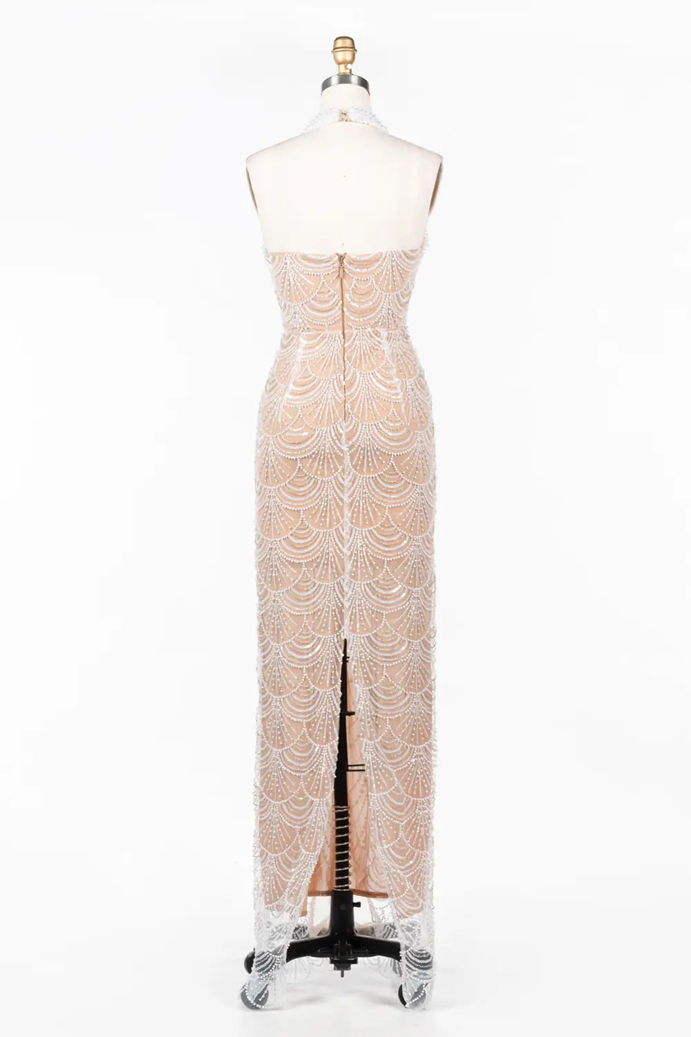 Vestido de noche blanco nude halter con abalorios