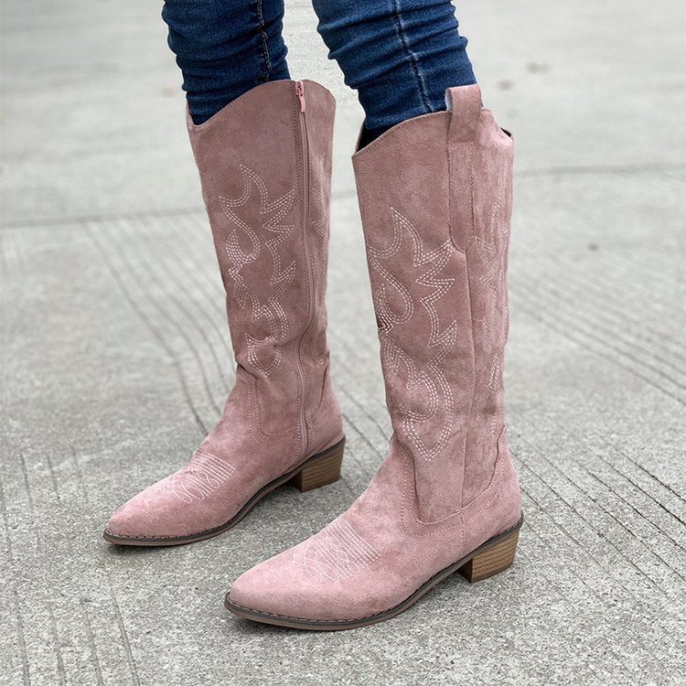 Botas camperas bordadas de tela vaquera con tacón ancho