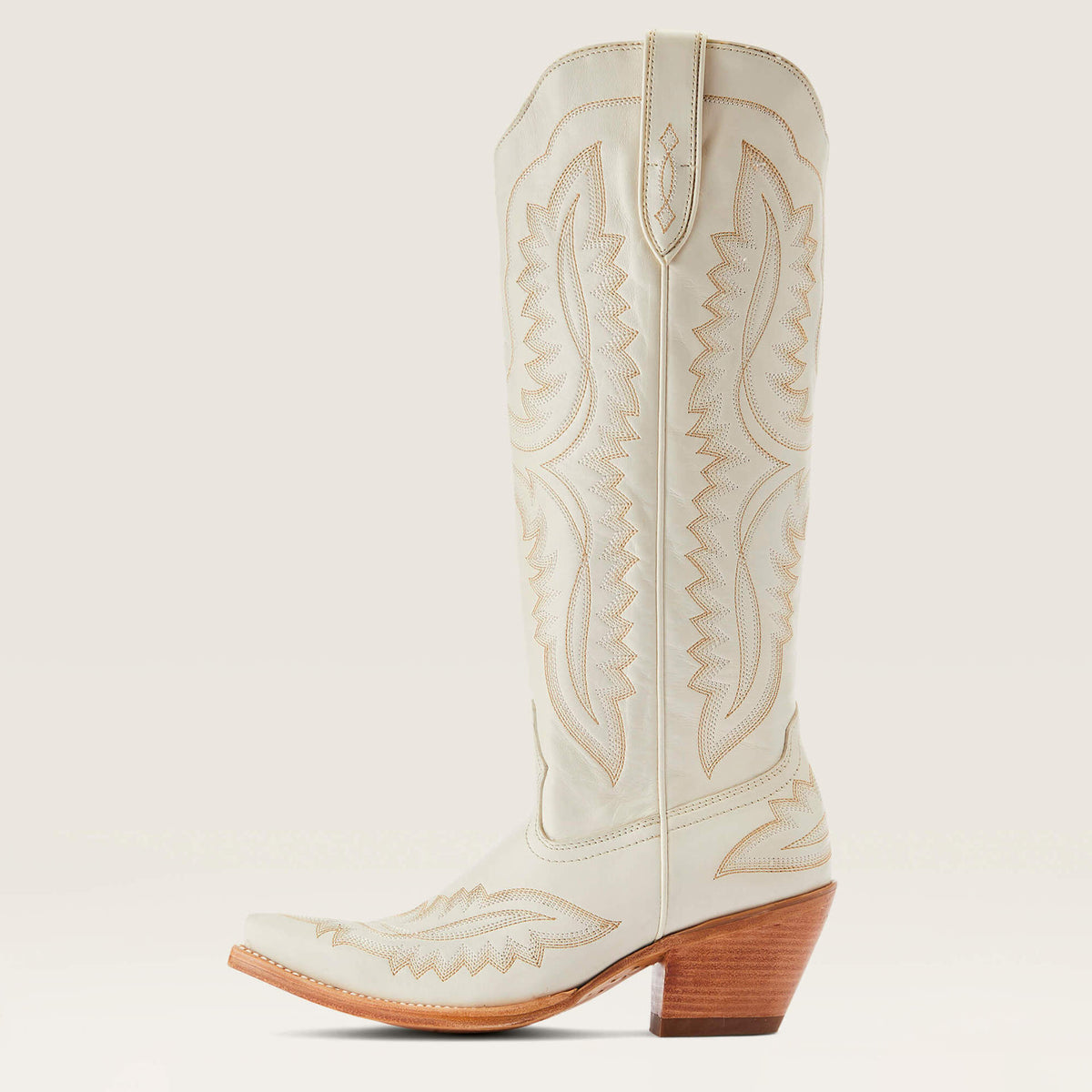 Botas camperas bordadas de puntera en punta