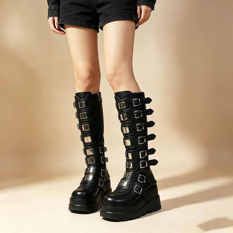 Botas de caña alta con plataforma y varias hebillas
