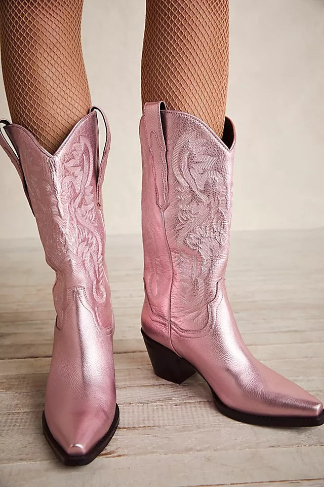 Botas camperas bordadas con tacón grueso y puntera en punta