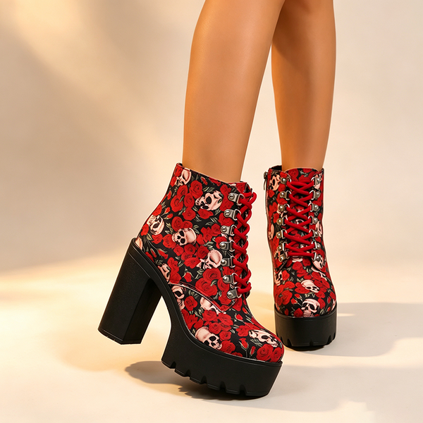 Botines con plataforma y estampado de calavera y rosas