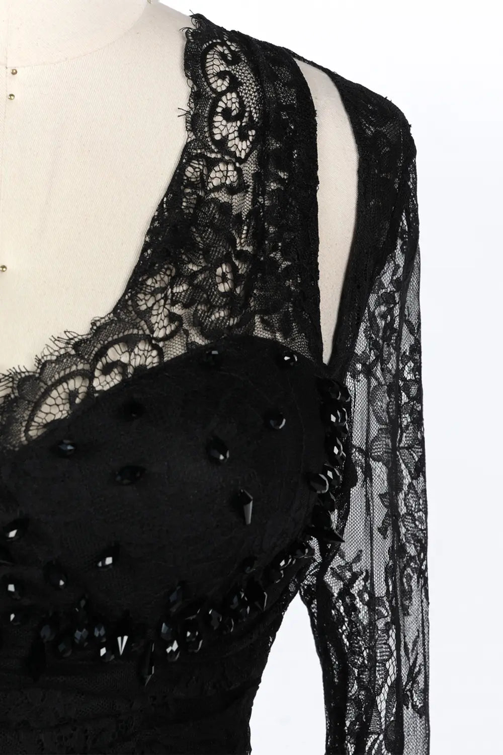 Vestido de noche negro de sirena con mangas de encaje y abalorios